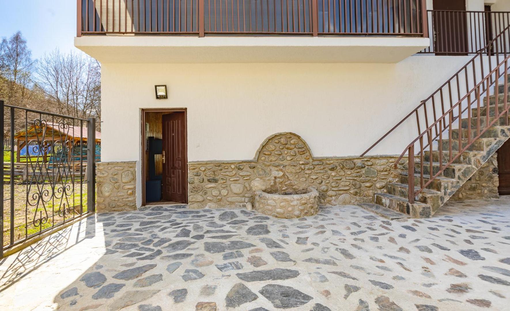 Guesthouse Of Manoni Ratiani Mestia Exterior foto